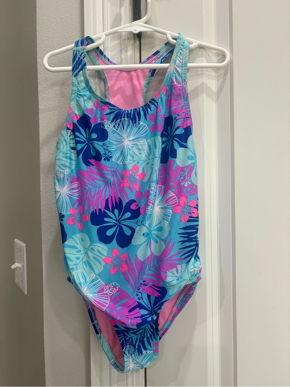 TYR girls luau Ella Maxfit one piece swimsuit in Medium 7/8 GUC Bright colors